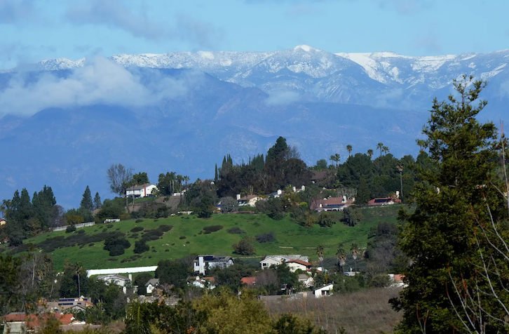 Snow-Capped Hills Thousand Oaks Long Shot Preview